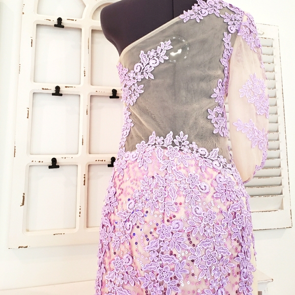 Floral Lace and sequin side slit lilac gown size 0-2 - Picture 7 of 8